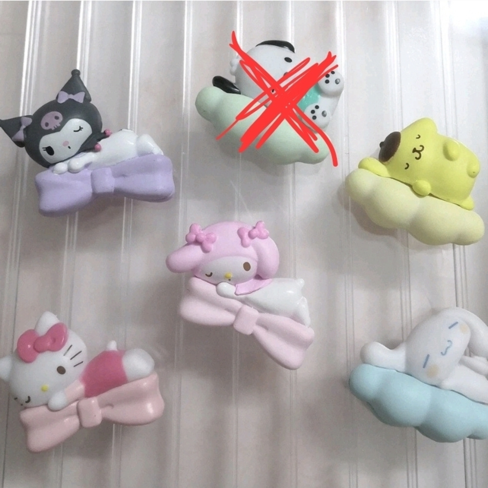 5 Piece Sanrio Characters Sleeping On Bow or Cloud PVC Figures NIB 1.5"x1.5"